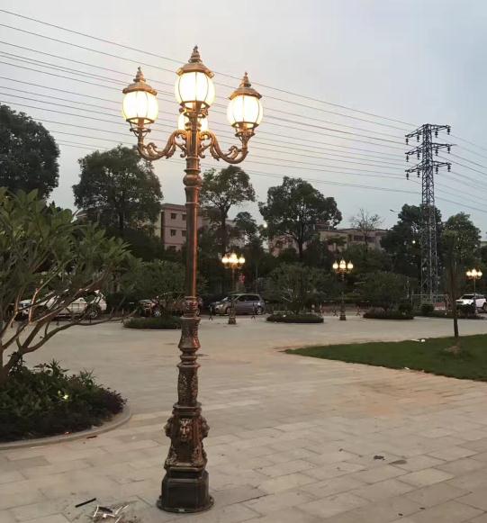 麻豆电影在线观看照明翻砂铝/压铸铝庭院灯安装后亮灯效果