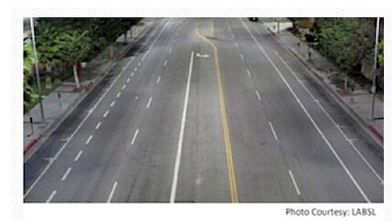 在紧急情况下，冷白街灯提供更好的视觉灵敏度