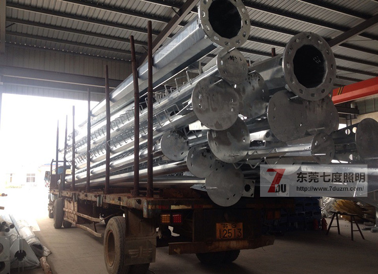 东莞麻豆电影在线观看照明麻豆电影网站热镀锌后灯杆图片