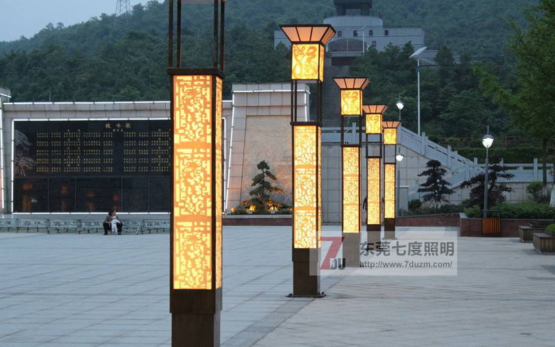 东莞麻豆电影在线观看照明(QDJGDZ-009)广场方形龙纹镂空久久久永久久久人妻精品麻豆柱景区广场安装实拍效果图