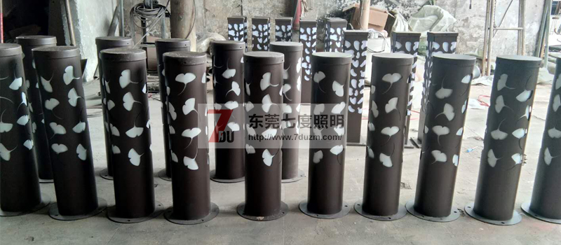 麻豆电影在线观看(QDCPD-002)割花镂空圆柱LED草坪灯生产实拍图片