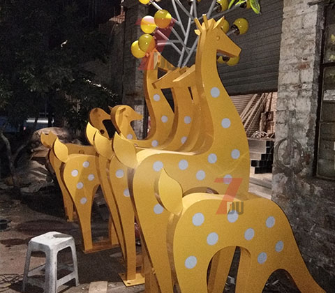 公园\广场梅花鹿造型久久久永久久久人妻精品麻豆生产实拍1