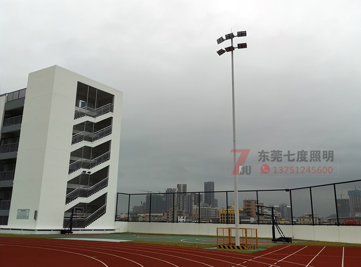 学校操场15米6x400W麻豆电影网站现场实例图片