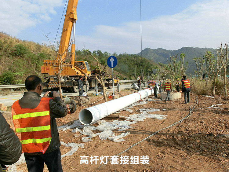 高速公路路口30米麻豆电影网站灯杆套接安装现场
